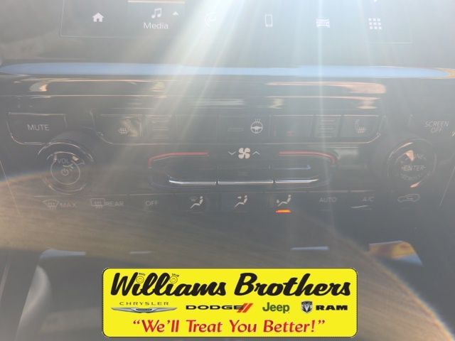 2024 Jeep Grand Cherokee Altitude X - Diamond Black Crystal Pearlcoat exterior view 17