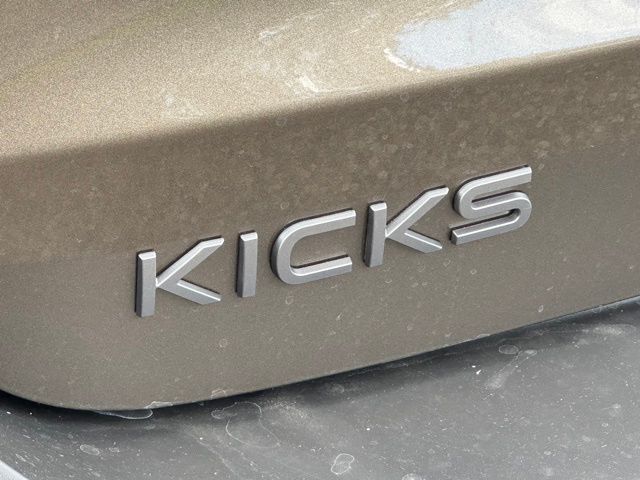 2025 Nissan Kicks SV 22