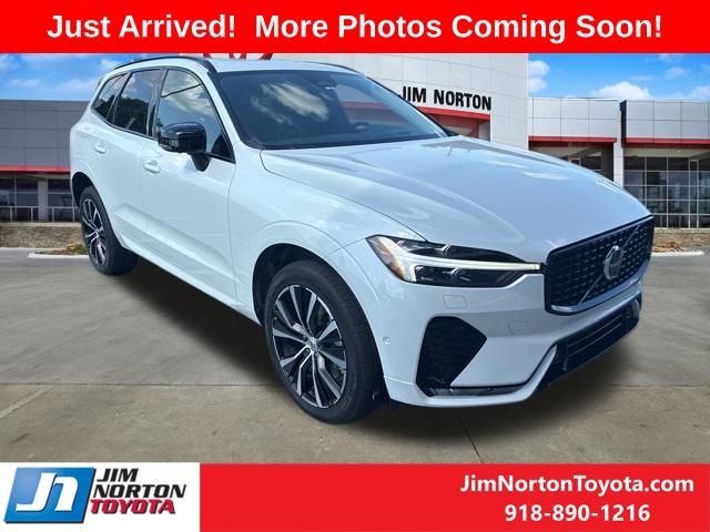 2024 Volvo XC60 B5 Ultimate Dark Theme AWD's photo