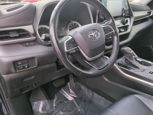 used 2022 Toyota Highlander car, priced at $32,771