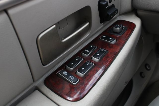 Used 2003 Silver Lincoln Signature image 5