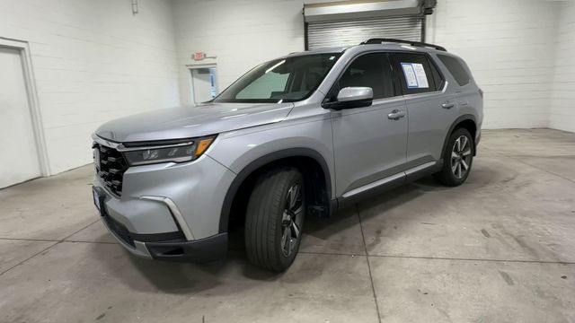 View vehicle photo 7