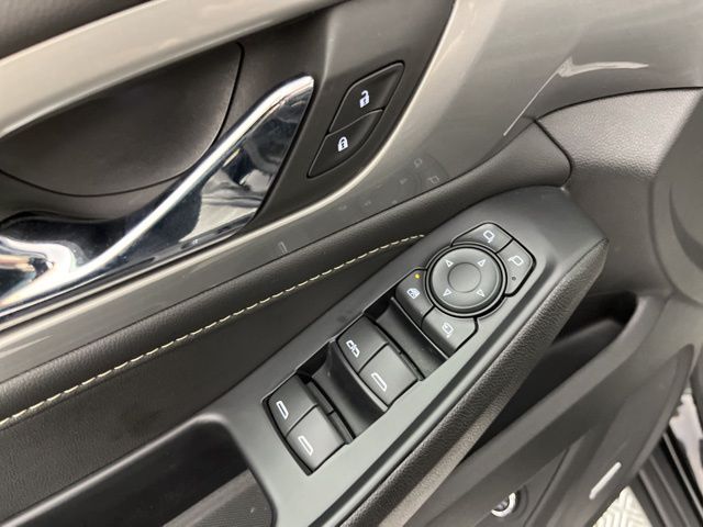 2022 Mosaic Black Metallic Chevrolet Traverse LT Leather AWD SUV