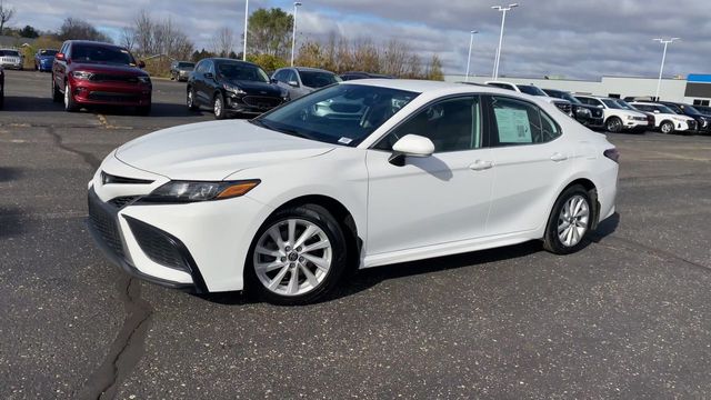 2022 Toyota Camry SE 4