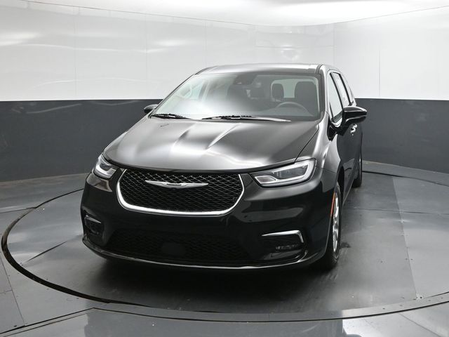 Used 2024 Chrysler Pacifica Van