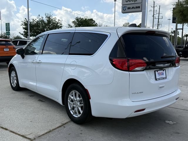 2023 Chrysler Voyager LX - 5
