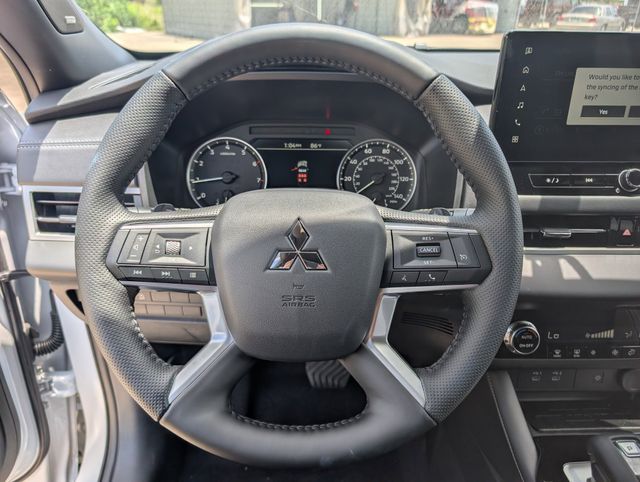 2026 Mitsubishi Outlander LE White at North Houston Mitsubishi