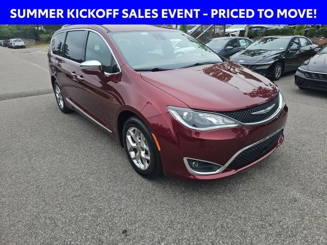 2018 Chrysler Pacifica Limited's photo