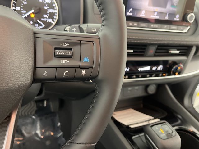 2025 Everest White Pearl Nissan Rogue SV FWD SUV