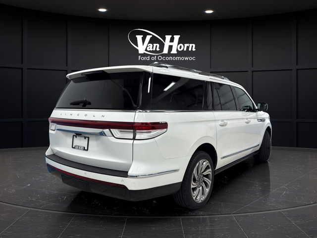Used 2023 Pristine White Metallic Tri-Coat Lincoln Reserve image 7
