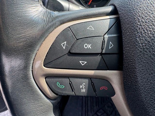 Used 2016 Silver Jeep Limited image 18