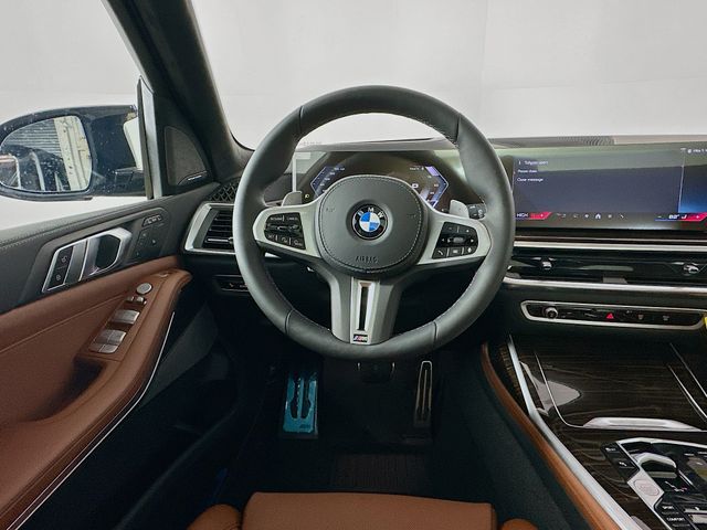 2025 BMW X7 M60i 11