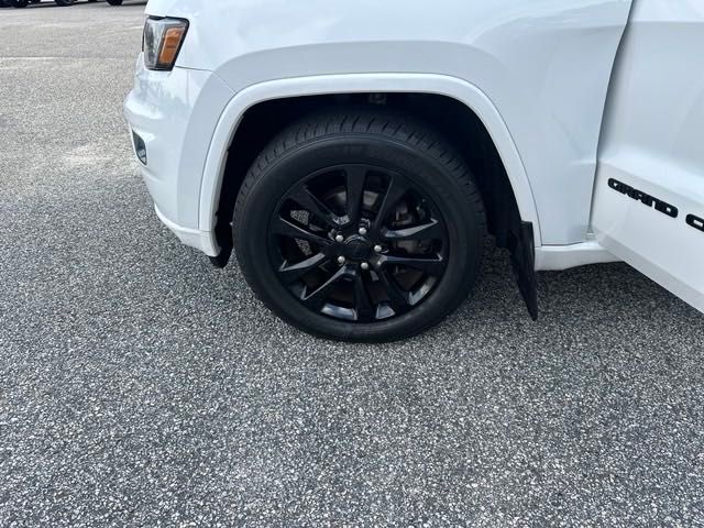 2017 Jeep Grand Cherokee Altitude 27