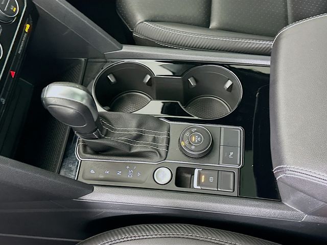 Thumbnail: 2022 Volkswagen Atlas - 16