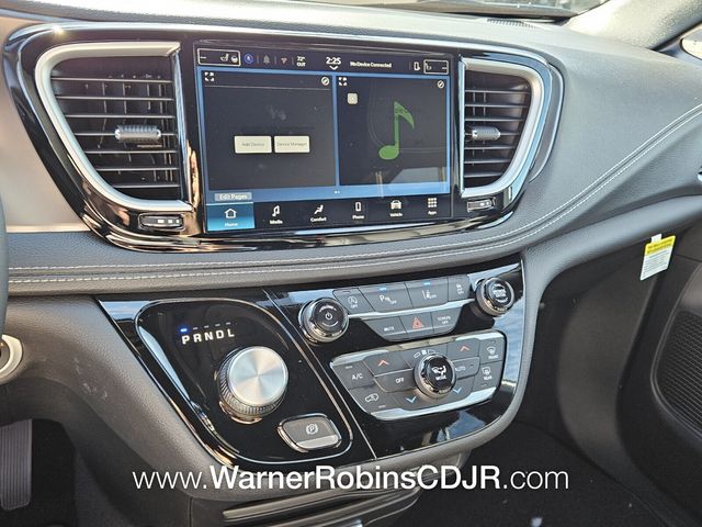 New 2026 Silver Chrysler Select image 21