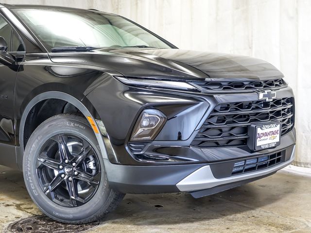 View vehicle photo 3