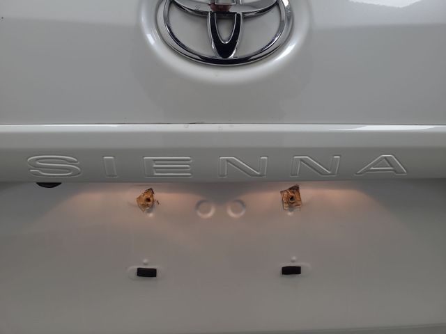 2015 – Toyota – Sienna