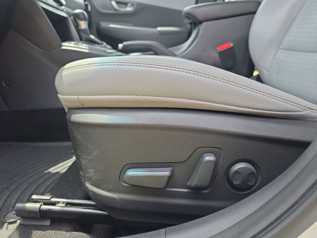 Used 2018 White Hyundai Limited image 23