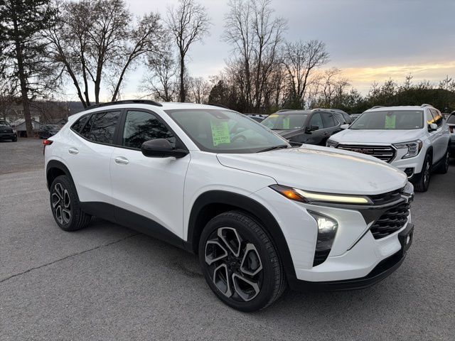 2025 Chevrolet Trax RS with 2RS FWD