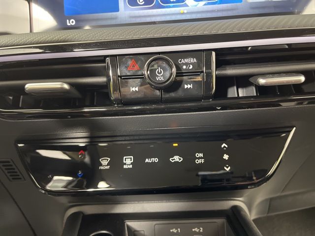 2025 Yuzu Yellow Metallic/Super Black Nissan Kicks SR FWD SUV
