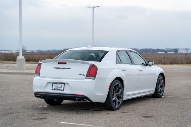 2022 Chrysler 300 S 7