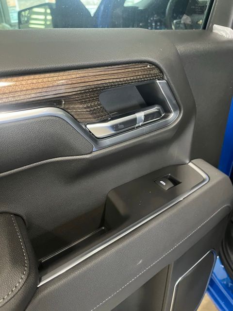 2025 Chevrolet Silverado 1500 LT photo