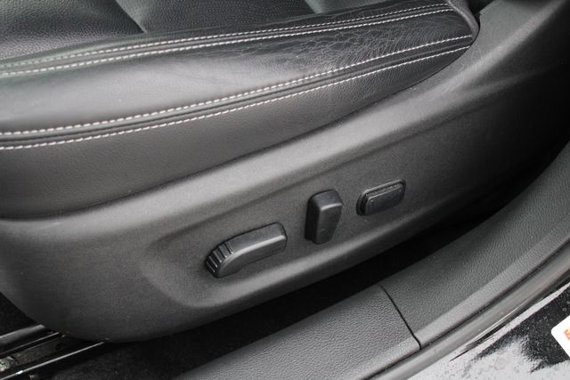 Used 2019 Black Nissan 2.5 SL image 3