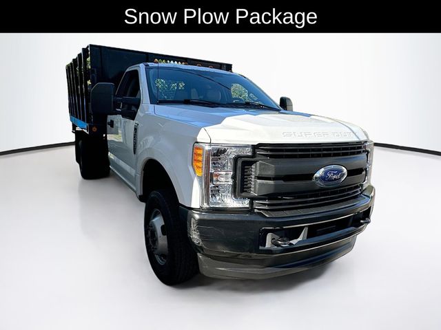 Oxford White 2017 Ford F-350 Super Duty Chassis Pickup Truck Four-Wheel Drive 6-Speed Automatic