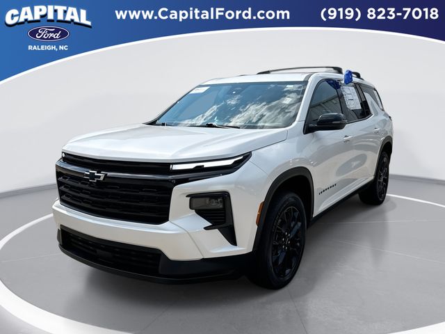 White (Iridescent Pearl Tricoat) 2025 Chevrolet Traverse SUV / Crossover Front-Wheel Drive 8-Speed Automatic