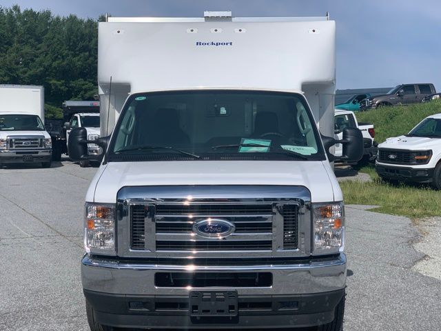 2025 Ford E-450SD Base 8