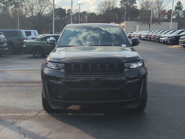 New 2026 Diamond Black Crystal Pearl-Coat Exterior Paint Jeep Limited image 8