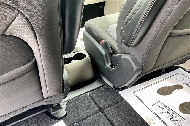 2023 Chrysler Voyager LX - 9