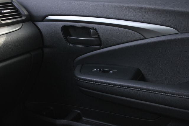 Used 2023 Silver Honda EX-L image 22