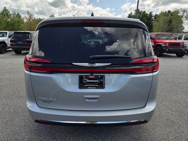 New 2026 Silver Chrysler Select image 12