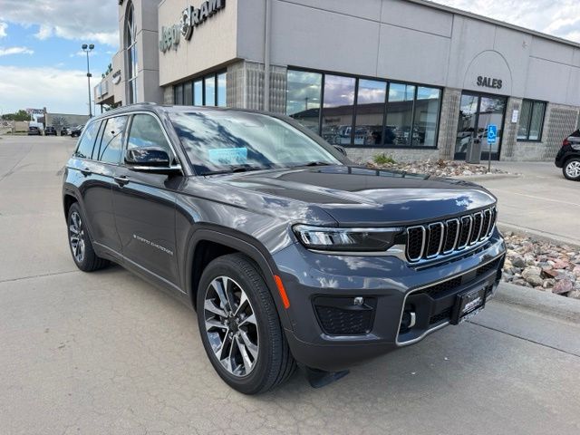 2023 Jeep Grand Cherokee Overland 4WD