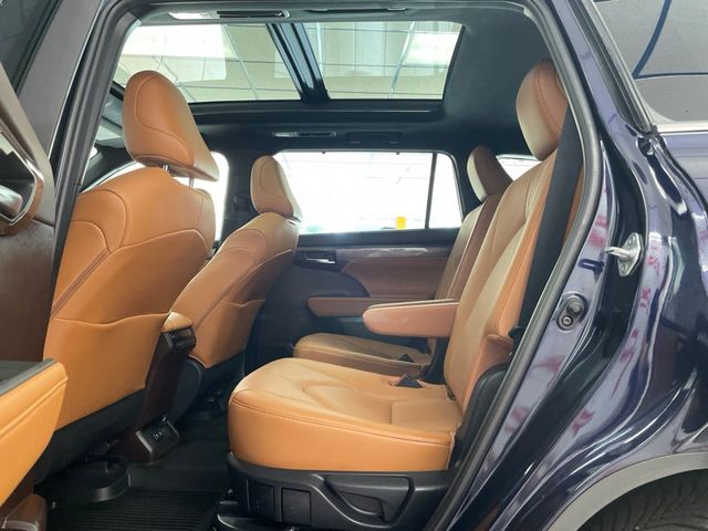 Used 2021 Toyota Highlander Hybrid SUV