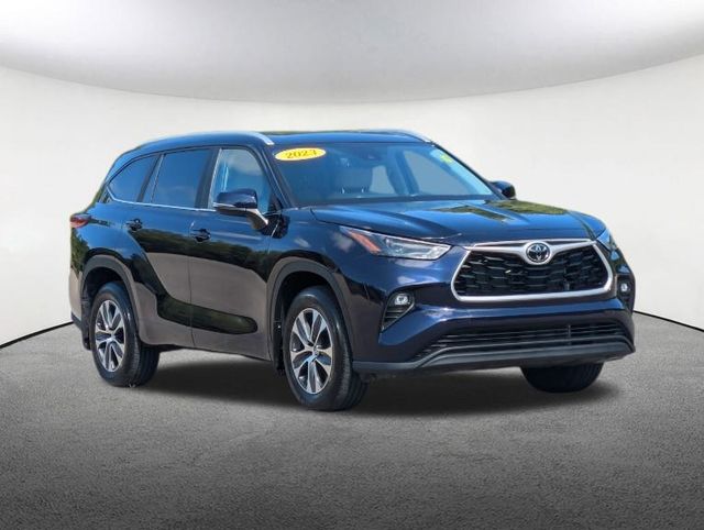 2023 Toyota Highlander XLE 2