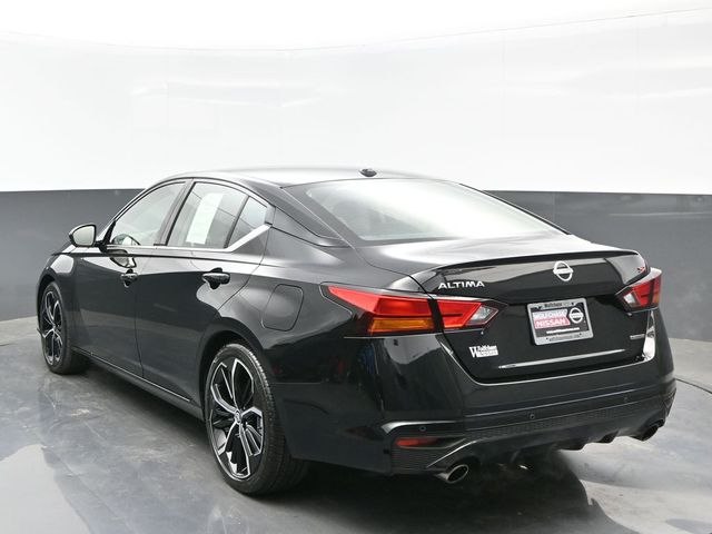 2024 Super Black Clearcoat Nissan Altima 2.0 SR FWD Sedan