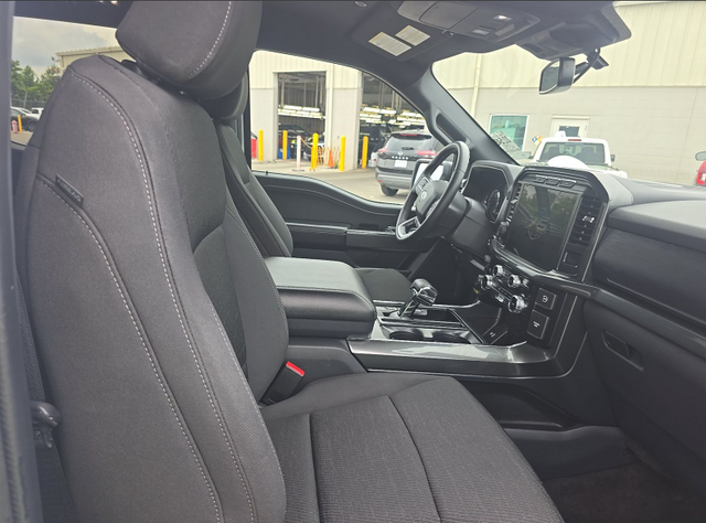 2023 Oxford White Ford F-150 XLT 4X4 Truck