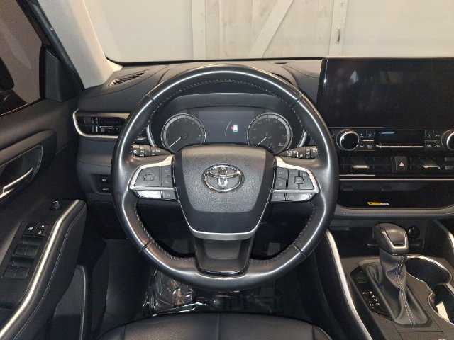 Used 2023 Toyota Highlander SUV