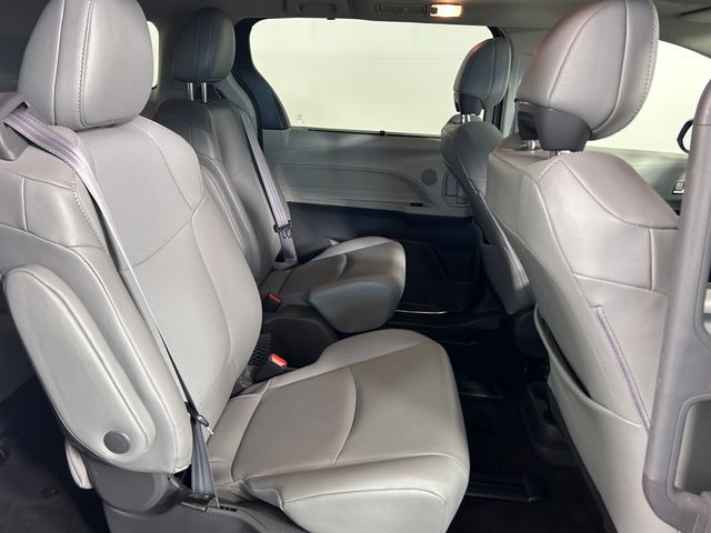 2021 Toyota Sienna XLE 36