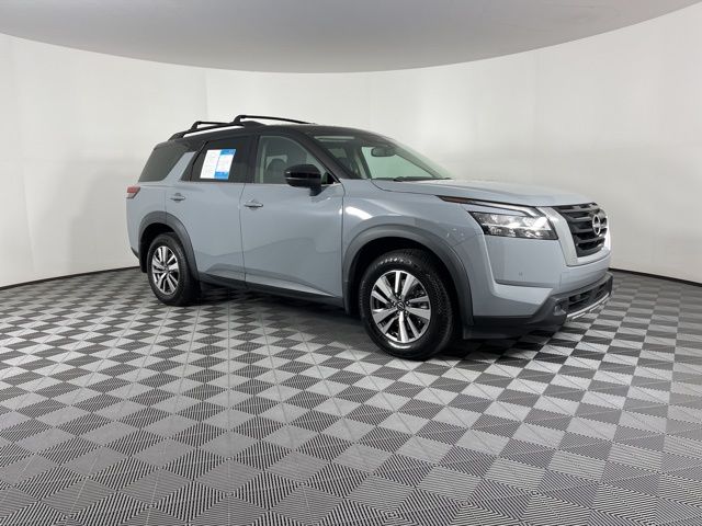 2022 Nissan Pathfinder SL 2