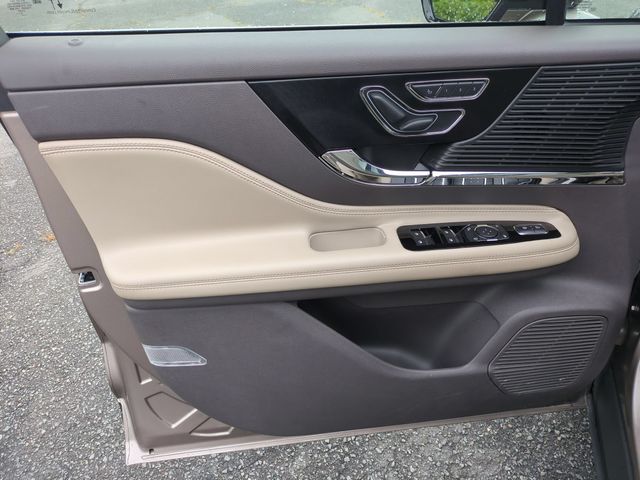 Used 2021 Brown Lincoln Standard image 12