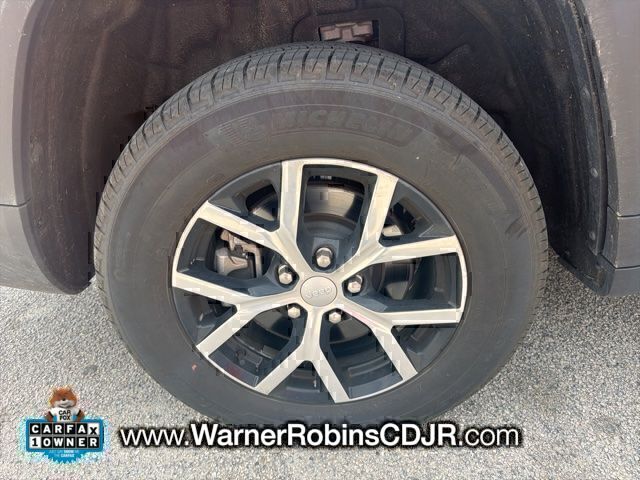 Used 2023 Red Jeep Limited image 5