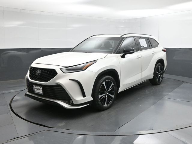 White (Blizzard Pearl) 2021 Toyota Highlander SUV / Crossover Front-Wheel Drive 8-Speed Automatic