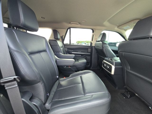 2024 Ford Expedition XLT:B02482