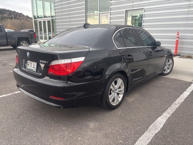 Used 2009 Black BMW 528i xDrive image 4