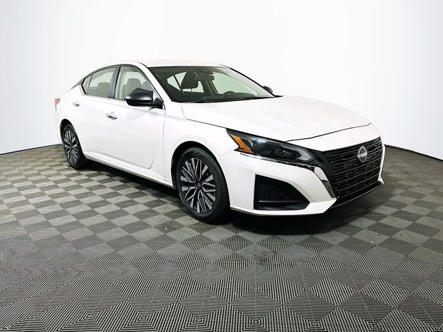 Pearl White Tricoat 2024 Nissan Altima Sedan Front-Wheel Drive Continuously Variable Transmission