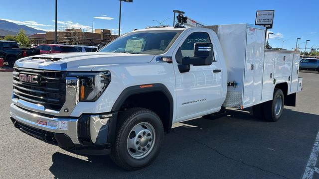 2024 GMC Sierra 3500HD Pro 4