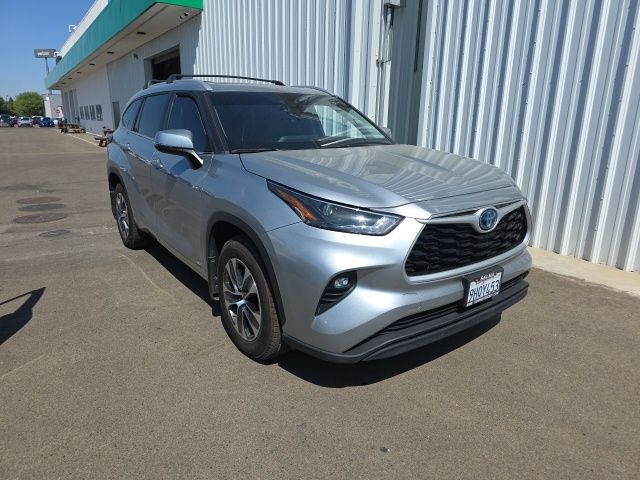  2023 Toyota Highlander Hybrid XLE AWD   